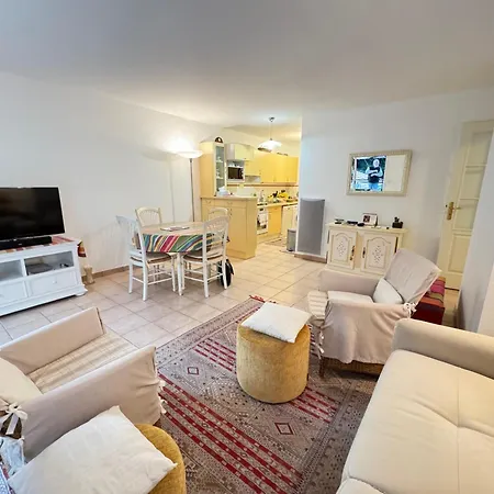 T2 Proche Centre Et Plage, Terrasse, Garage - Fr-1-474-71